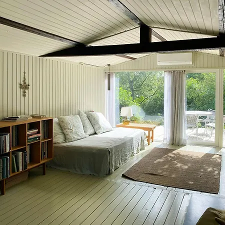 Bright And Colourful Summer House In Kulhuse *